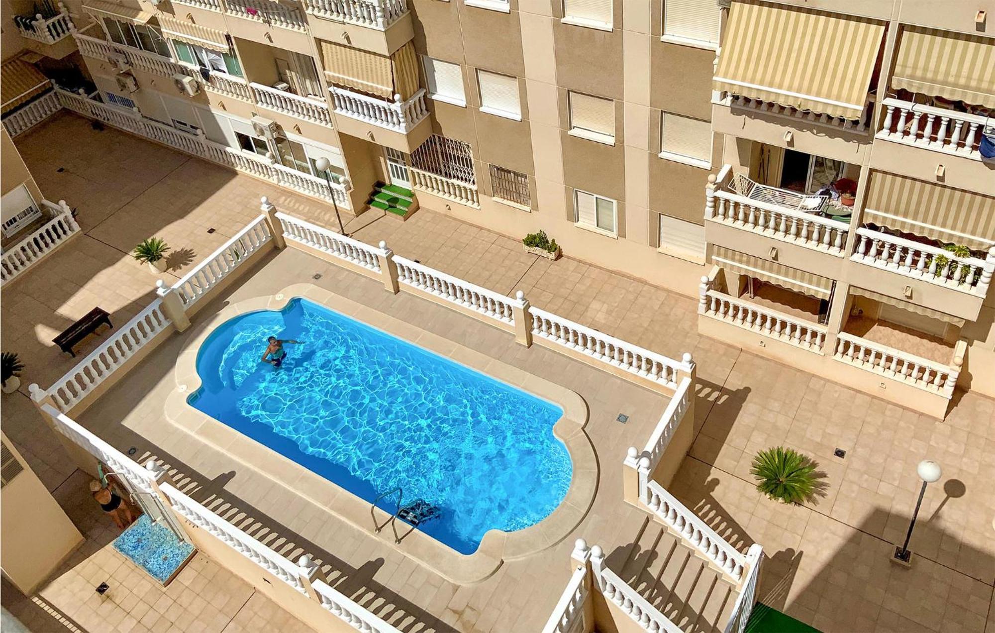 1 Bedroom Pet Friendly Apartment In Torrevieja Exteriör bild
