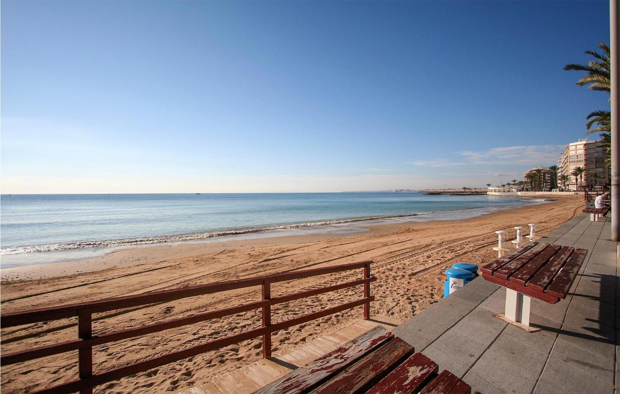 1 Bedroom Pet Friendly Apartment In Torrevieja Exteriör bild