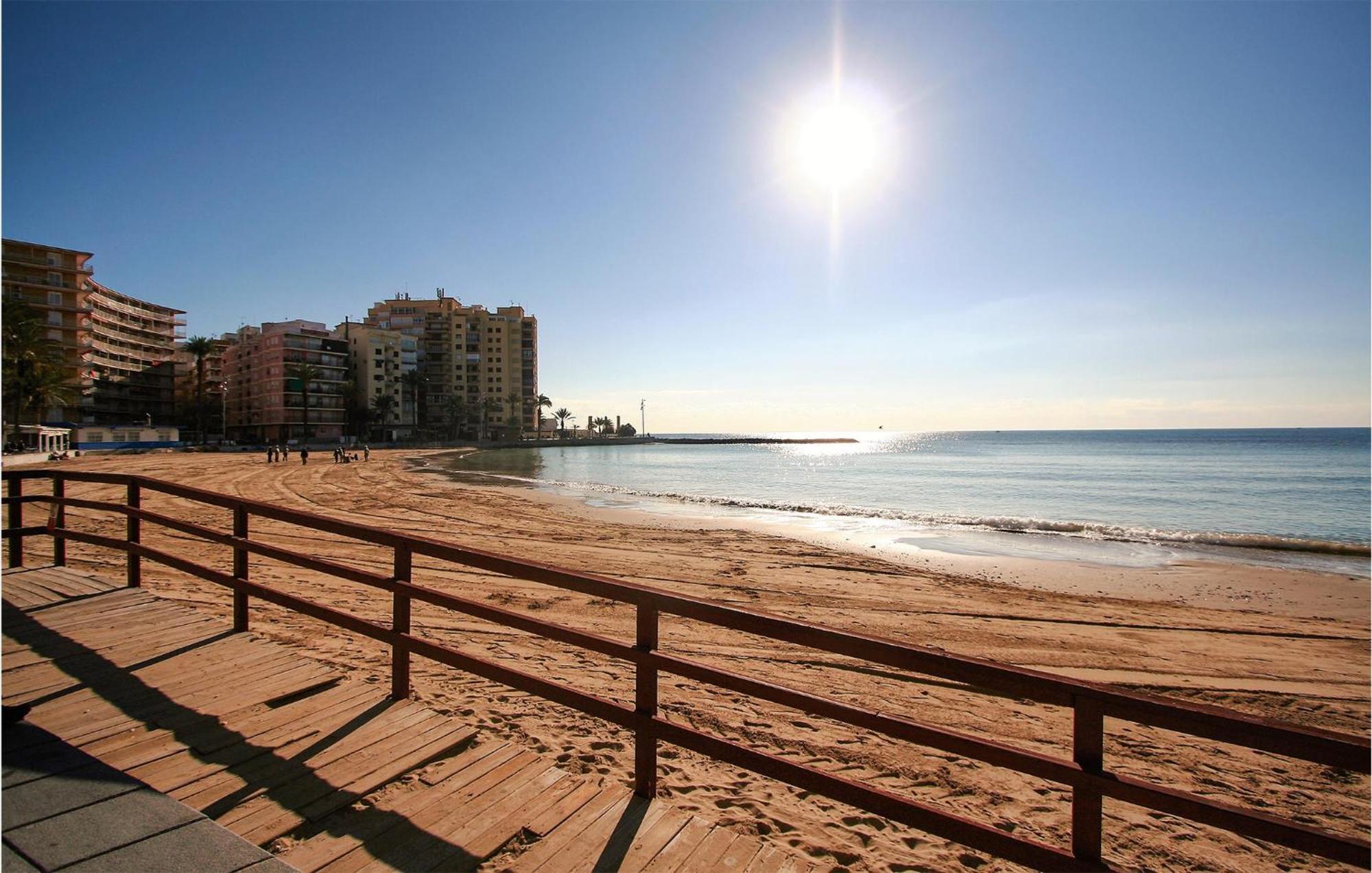 1 Bedroom Pet Friendly Apartment In Torrevieja Exteriör bild