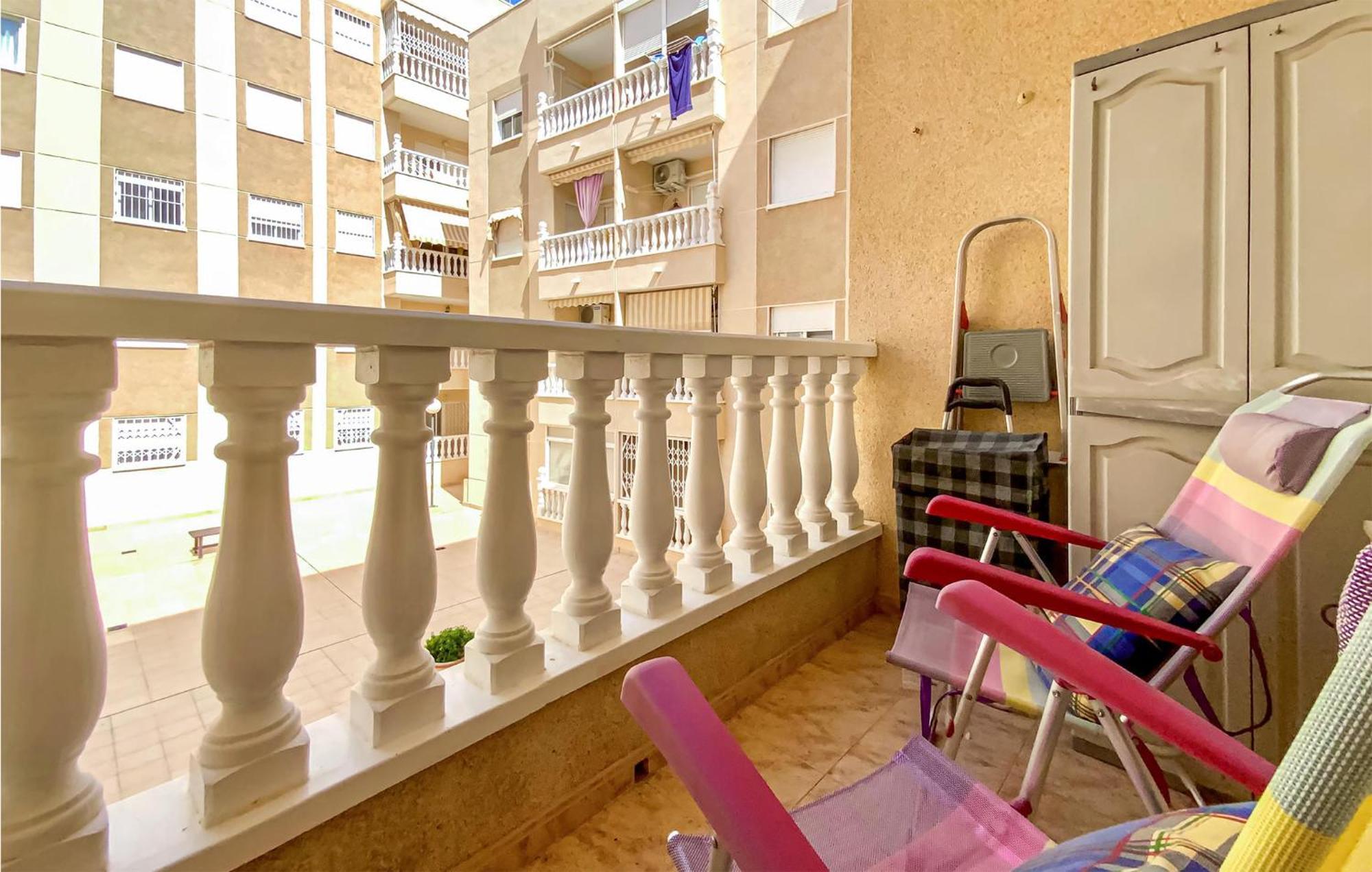 1 Bedroom Pet Friendly Apartment In Torrevieja Exteriör bild